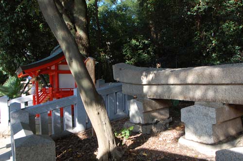 戸隠神社と折鳥居・礎石